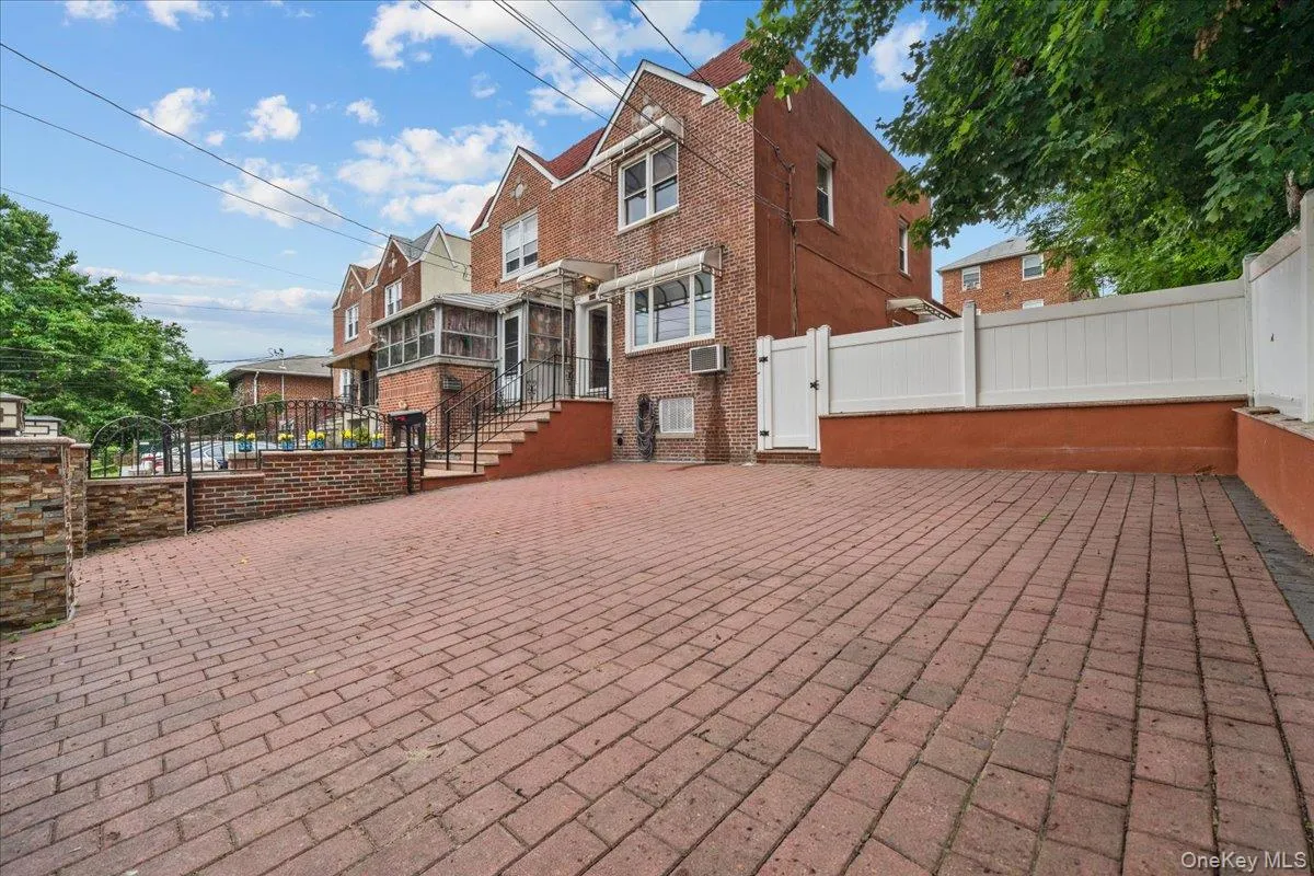 2351 Kingsland Avenue, New York, NY, 3 Bedrooms Bedrooms, 6 Rooms Rooms,1 BathroomBathrooms,Residential,For Rent,Kingsland,0,1033312 2351 Kingsland Avenue, New York, NY, 3 Bedrooms Bedrooms, 6 Rooms Rooms,1 BathroomBathrooms,Residential,For Rent,Kingsland,0,1033312