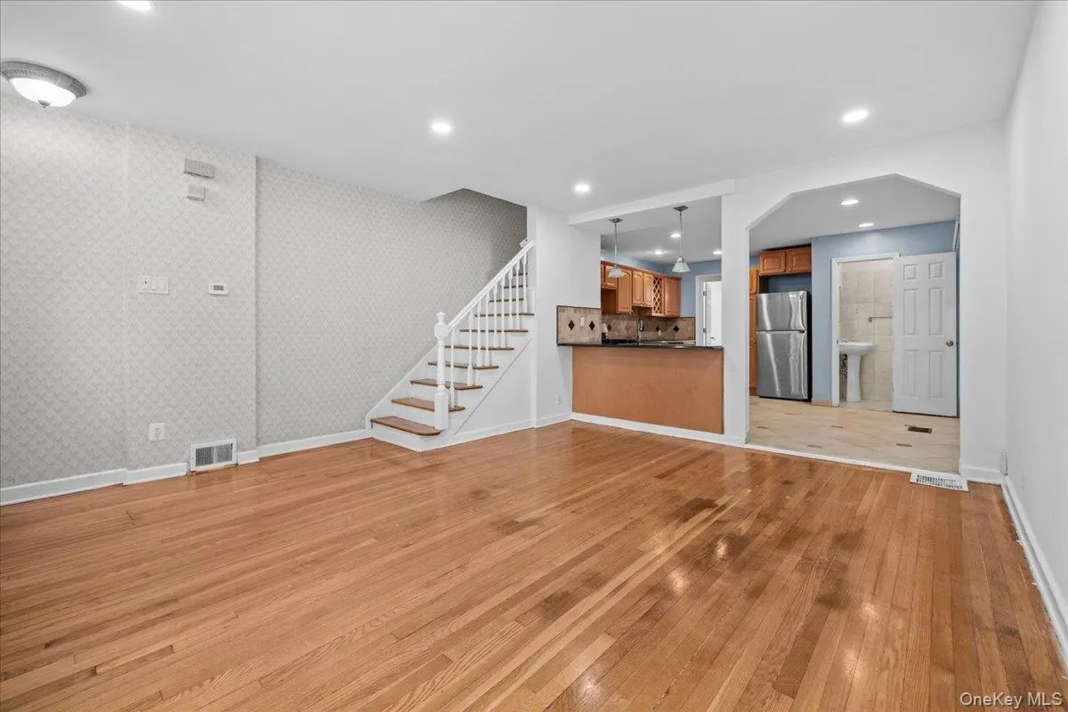 2351 Kingsland Avenue, New York, NY, 3 Bedrooms Bedrooms, 6 Rooms Rooms,1 BathroomBathrooms,Residential,For Rent,Kingsland,0,1033312 2351 Kingsland Avenue, New York, NY, 3 Bedrooms Bedrooms, 6 Rooms Rooms,1 BathroomBathrooms,Residential,For Rent,Kingsland,0,1033312