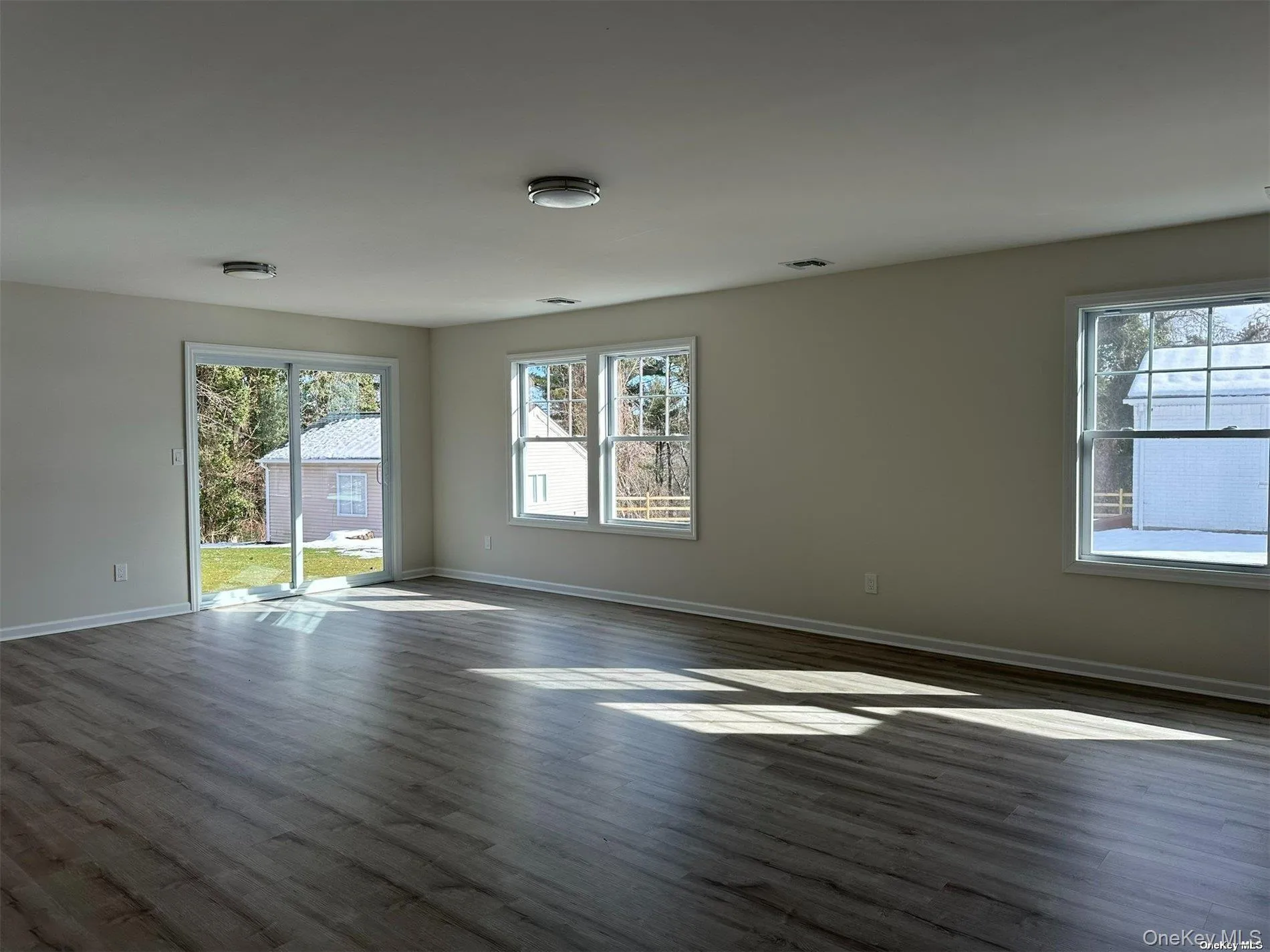 125 Main Street, Smithtown, NY, 7 Bedrooms Bedrooms, 11 Rooms Rooms,5 BathroomsBathrooms,Residential Lease,For Rent,Main,0,1033317 125 Main Street, Smithtown, NY, 7 Bedrooms Bedrooms, 11 Rooms Rooms,5 BathroomsBathrooms,Residential Lease,For Rent,Main,0,1033317