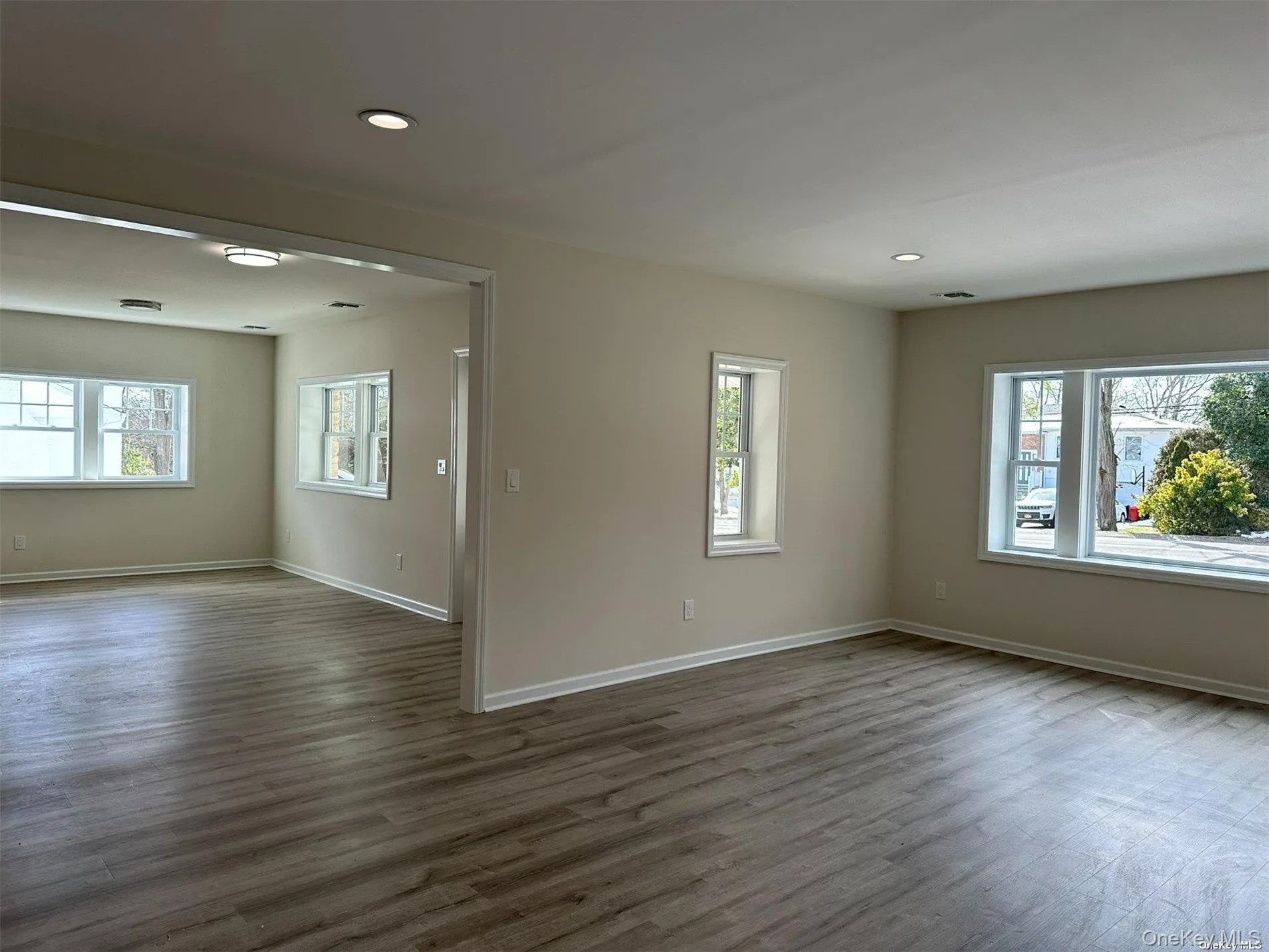 125 Main Street, Smithtown, NY, 7 Bedrooms Bedrooms, 11 Rooms Rooms,5 BathroomsBathrooms,Residential Lease,For Rent,Main,0,1033317 125 Main Street, Smithtown, NY, 7 Bedrooms Bedrooms, 11 Rooms Rooms,5 BathroomsBathrooms,Residential Lease,For Rent,Main,0,1033317