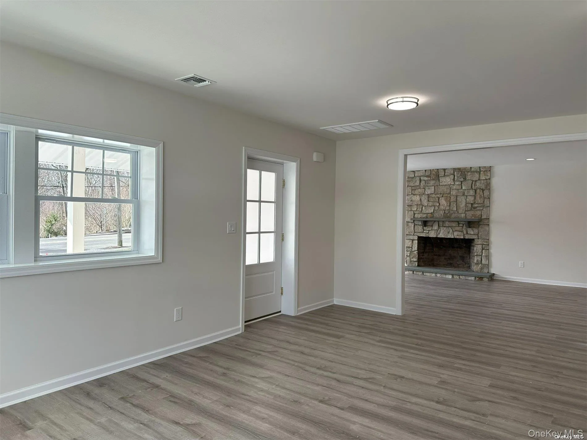 125 Main Street, Smithtown, NY, 7 Bedrooms Bedrooms, 11 Rooms Rooms,5 BathroomsBathrooms,Residential Lease,For Rent,Main,0,1033317 125 Main Street, Smithtown, NY, 7 Bedrooms Bedrooms, 11 Rooms Rooms,5 BathroomsBathrooms,Residential Lease,For Rent,Main,0,1033317