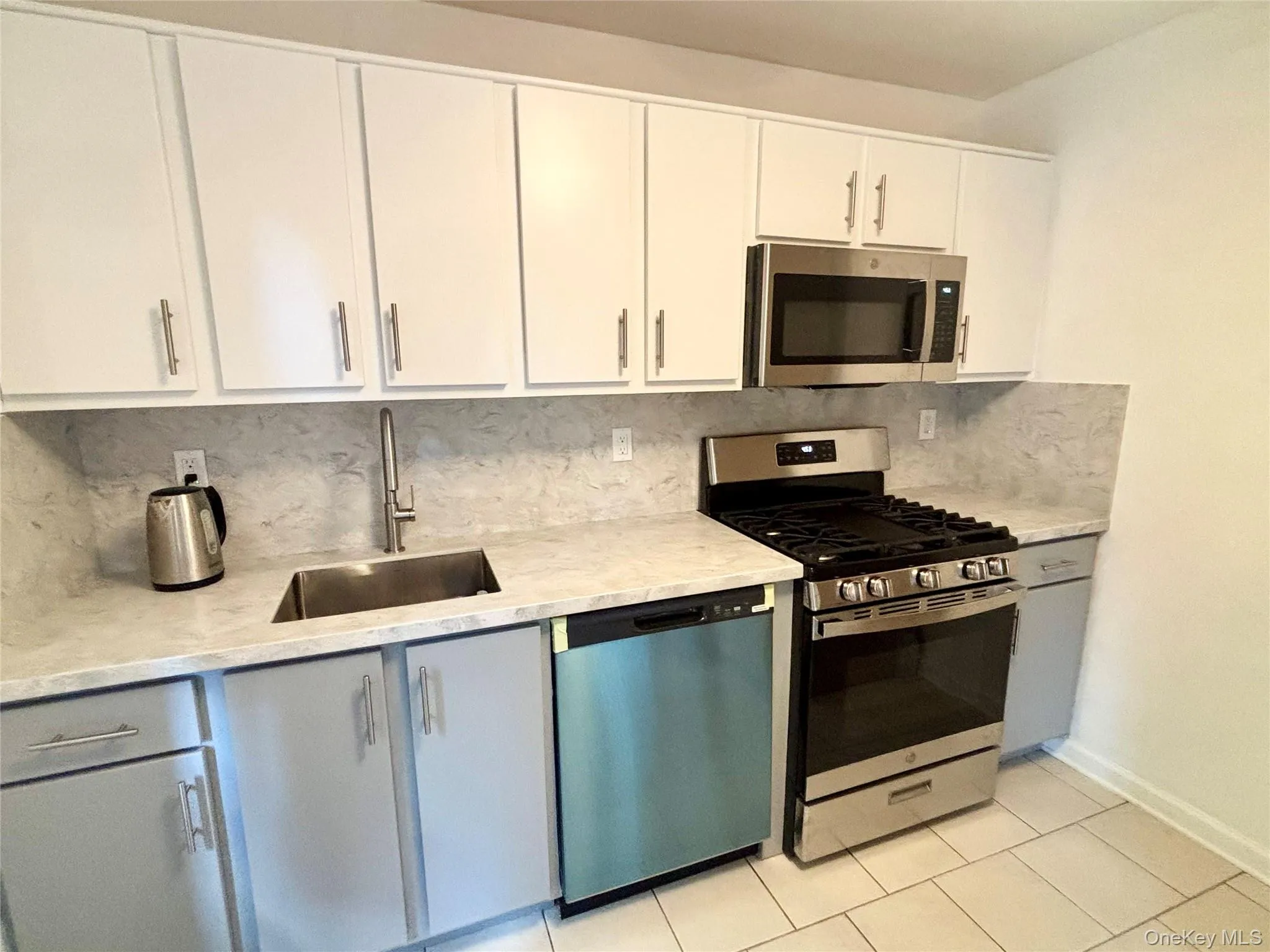 23 Klint Court, Clarkstown, NY, 2 Bedrooms Bedrooms, 4 Rooms Rooms,1 BathroomBathrooms,Residential,For Rent,Klint,0,1033321 23 Klint Court, Clarkstown, NY, 2 Bedrooms Bedrooms, 4 Rooms Rooms,1 BathroomBathrooms,Residential,For Rent,Klint,0,1033321