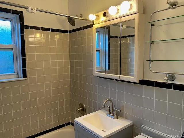264-25 Langston Avenue, New York, NY, 1 Bedroom Bedrooms, 3 Rooms Rooms,1 BathroomBathrooms,Residential,For Rent,Langston,0,1033329 264-25 Langston Avenue, New York, NY, 1 Bedroom Bedrooms, 3 Rooms Rooms,1 BathroomBathrooms,Residential,For Rent,Langston,0,1033329