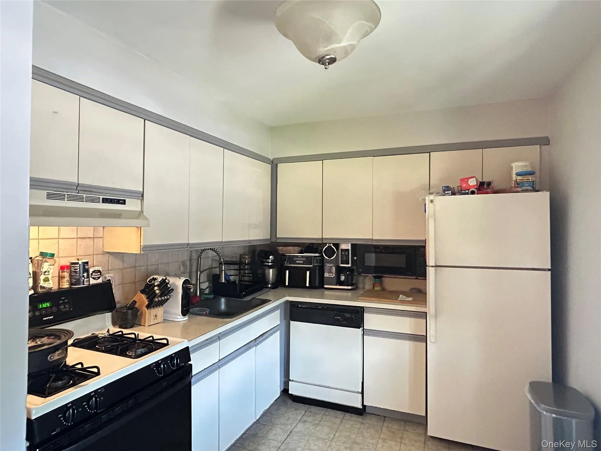 Eat in Kitchen Eat in Kitchen