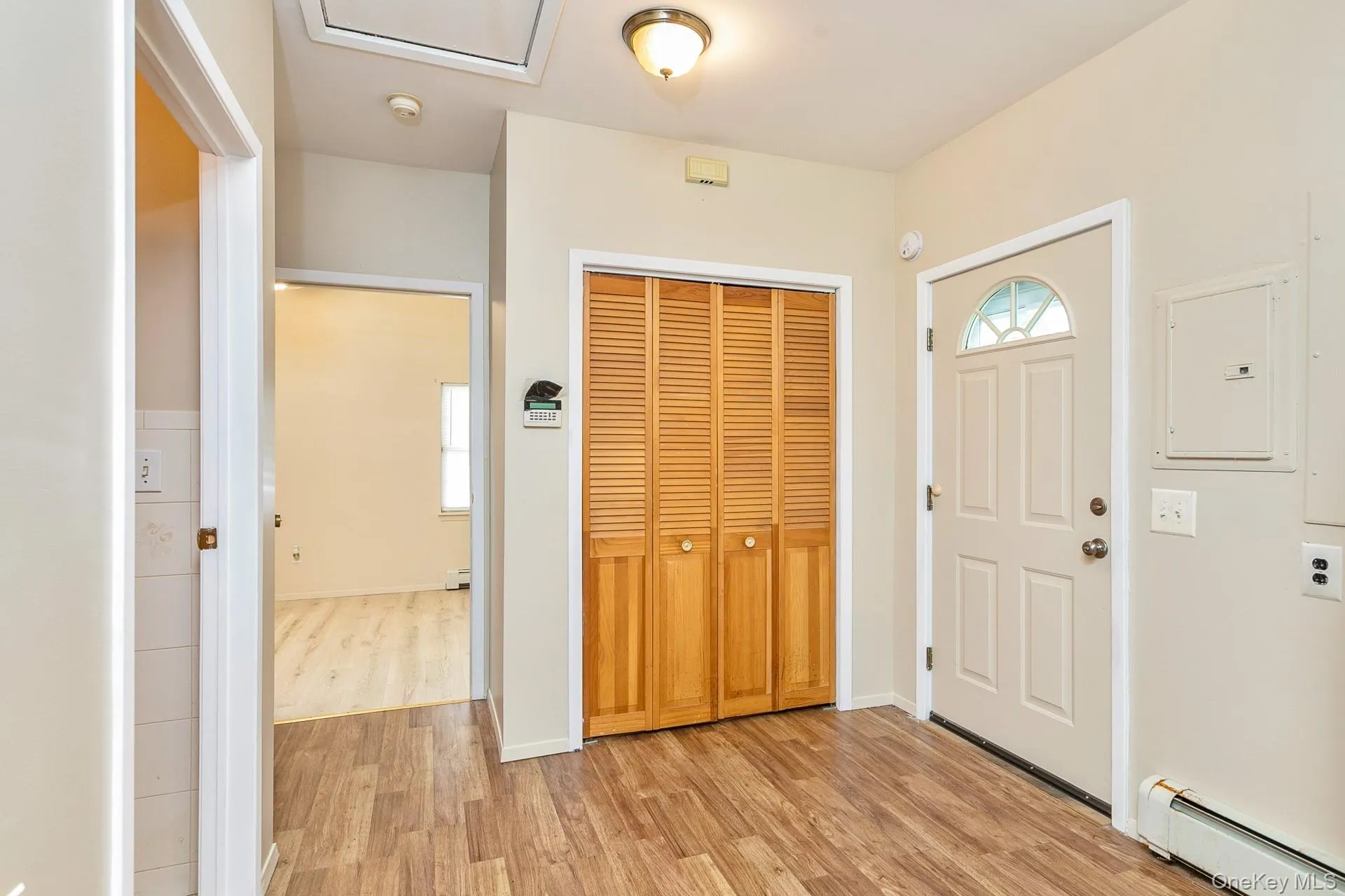 4 Brooktree Court, Islip, NY, 1 Bedroom Bedrooms, 3 Rooms Rooms,1 BathroomBathrooms,Residential Lease,For Rent,Brooktree,0,1033356 4 Brooktree Court, Islip, NY, 1 Bedroom Bedrooms, 3 Rooms Rooms,1 BathroomBathrooms,Residential Lease,For Rent,Brooktree,0,1033356