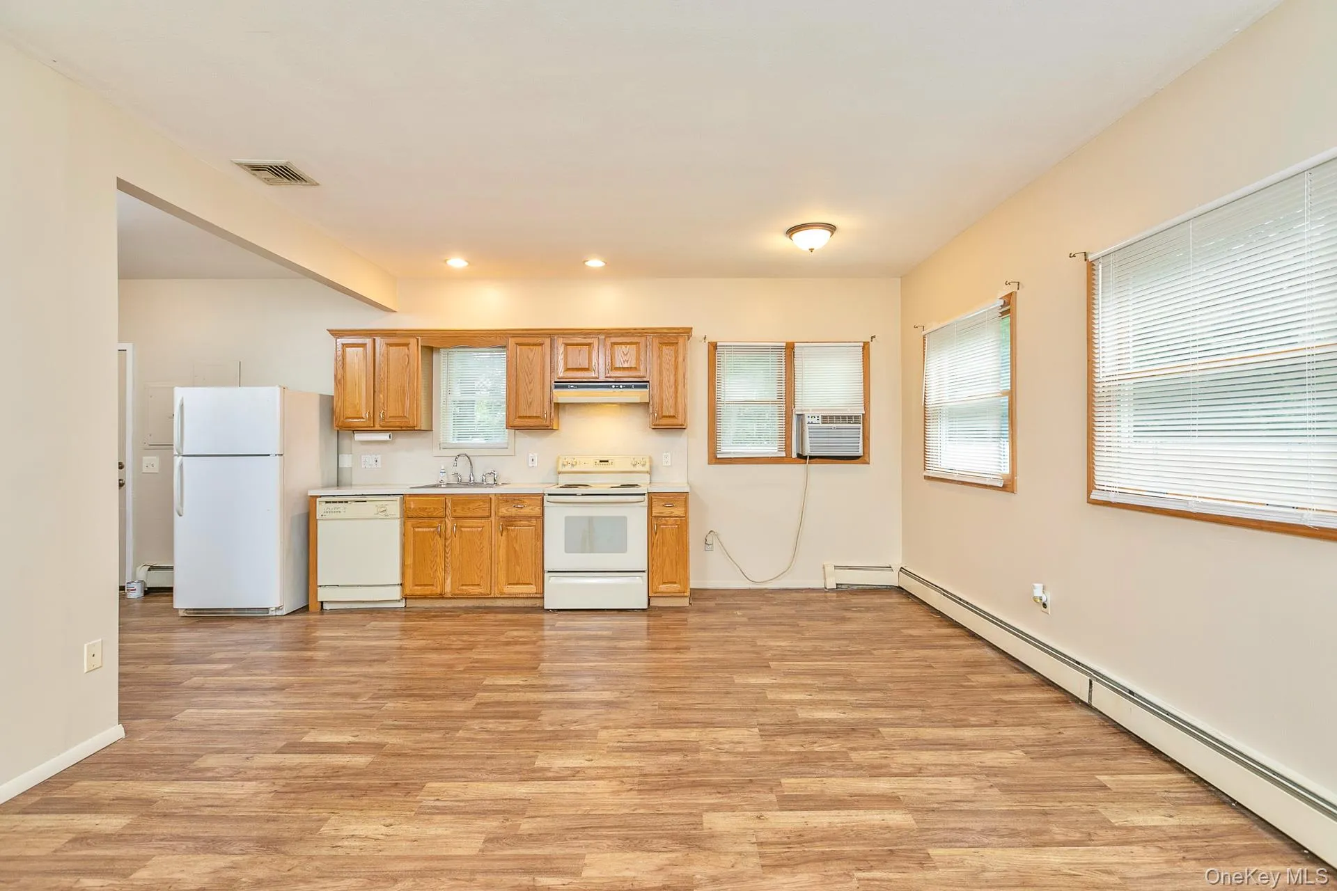 4 Brooktree Court, Islip, NY, 1 Bedroom Bedrooms, 3 Rooms Rooms,1 BathroomBathrooms,Residential Lease,For Rent,Brooktree,0,1033356 4 Brooktree Court, Islip, NY, 1 Bedroom Bedrooms, 3 Rooms Rooms,1 BathroomBathrooms,Residential Lease,For Rent,Brooktree,0,1033356