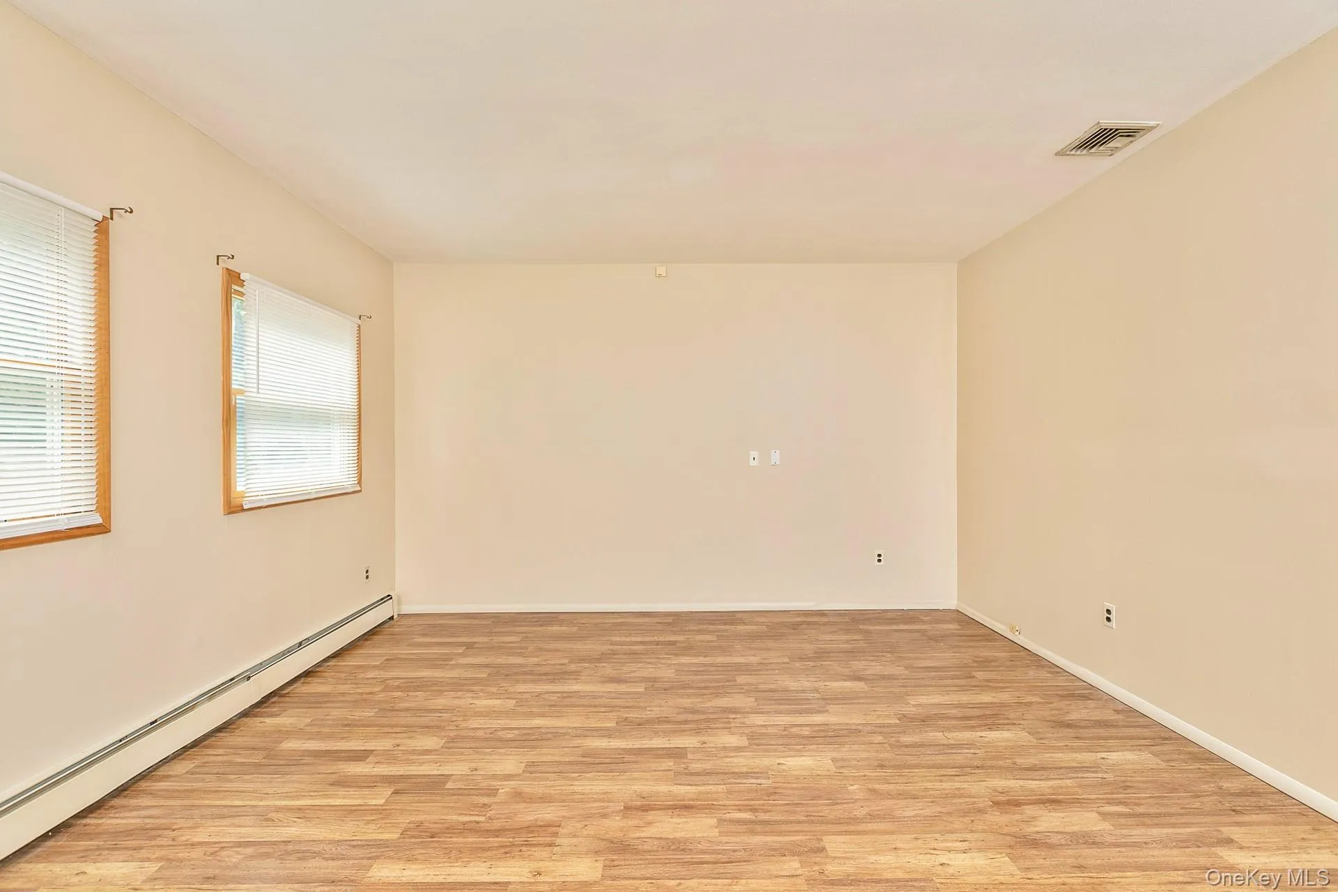4 Brooktree Court, Islip, NY, 1 Bedroom Bedrooms, 3 Rooms Rooms,1 BathroomBathrooms,Residential Lease,For Rent,Brooktree,0,1033356 4 Brooktree Court, Islip, NY, 1 Bedroom Bedrooms, 3 Rooms Rooms,1 BathroomBathrooms,Residential Lease,For Rent,Brooktree,0,1033356
