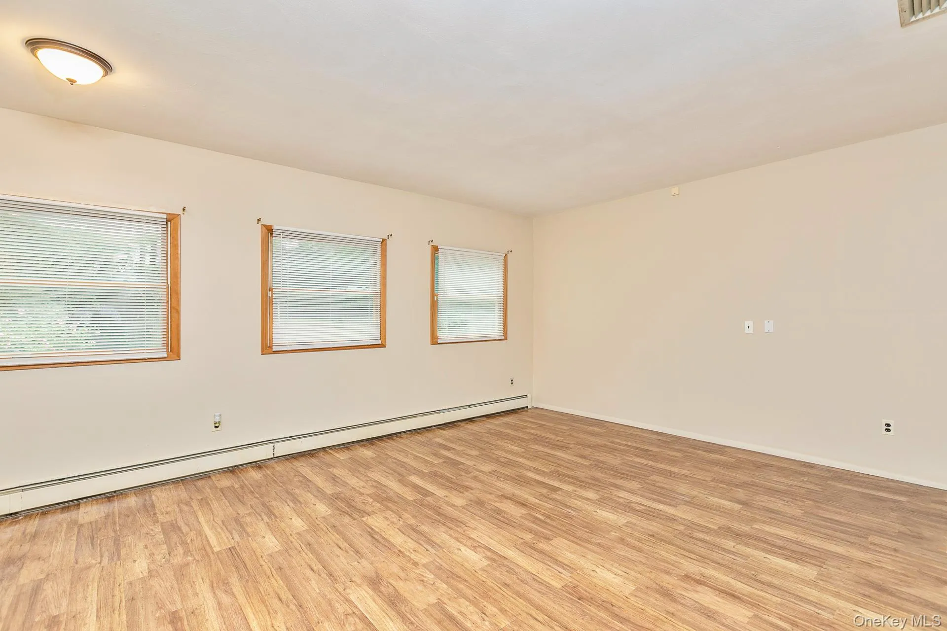 4 Brooktree Court, Islip, NY, 1 Bedroom Bedrooms, 3 Rooms Rooms,1 BathroomBathrooms,Residential Lease,For Rent,Brooktree,0,1033356 4 Brooktree Court, Islip, NY, 1 Bedroom Bedrooms, 3 Rooms Rooms,1 BathroomBathrooms,Residential Lease,For Rent,Brooktree,0,1033356