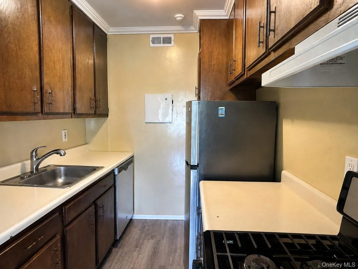 214 Artist Lake Drive, Brookhaven, NY, 1 Bedroom Bedrooms, 4 Rooms Rooms,1 BathroomBathrooms,Residential Lease,For Rent,Artist Lake,0,1033357 214 Artist Lake Drive, Brookhaven, NY, 1 Bedroom Bedrooms, 4 Rooms Rooms,1 BathroomBathrooms,Residential Lease,For Rent,Artist Lake,0,1033357