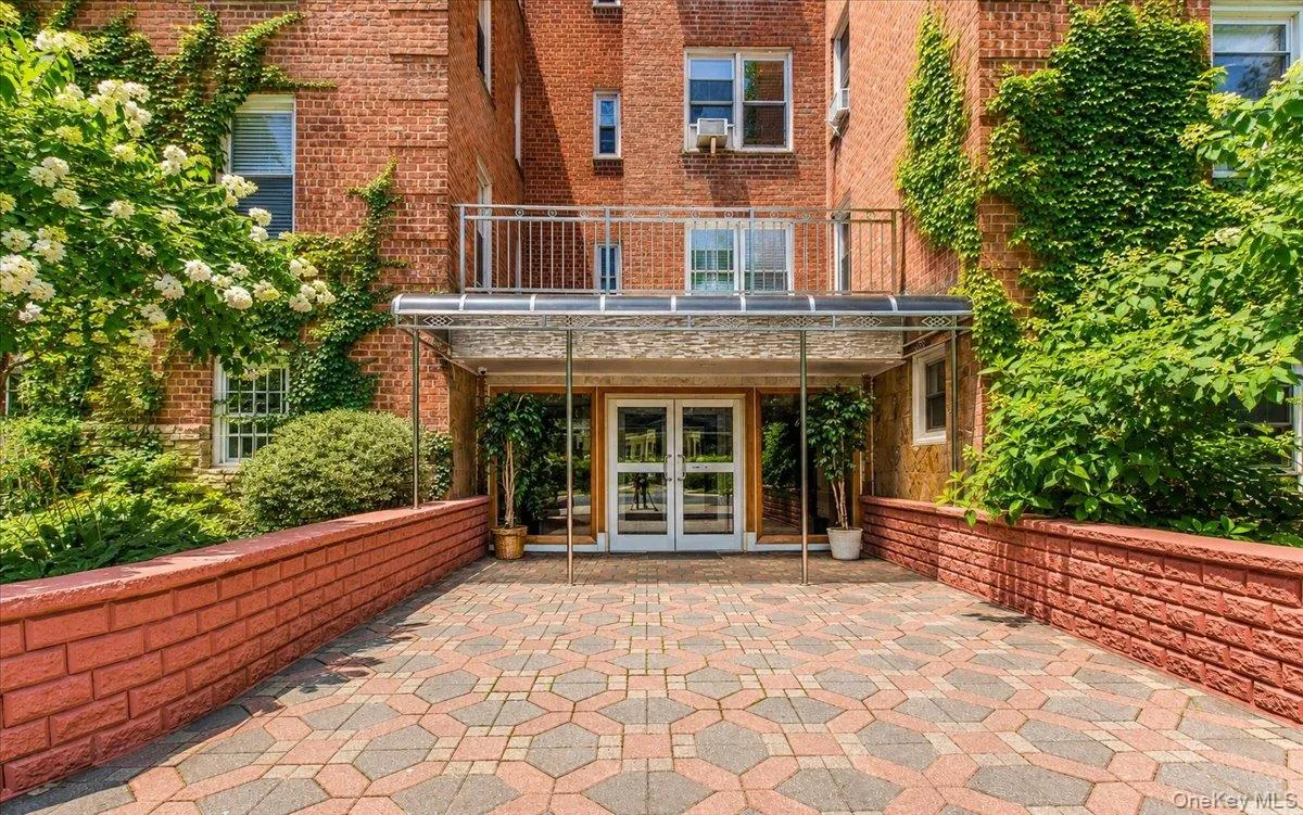 82-40 Austin Street, New York, NY, 1 Bedroom Bedrooms, 4 Rooms Rooms,1 BathroomBathrooms,Residential Lease,For Rent,Austin,0,1033365 82-40 Austin Street, New York, NY, 1 Bedroom Bedrooms, 4 Rooms Rooms,1 BathroomBathrooms,Residential Lease,For Rent,Austin,0,1033365