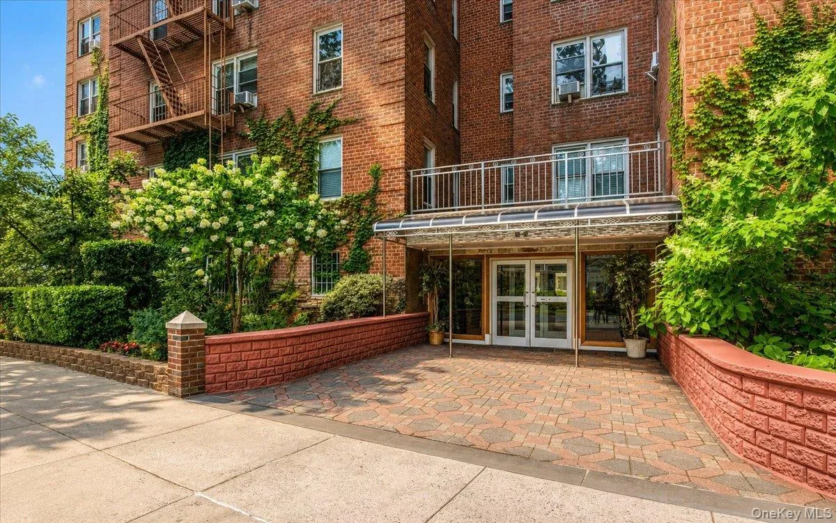 82-40 Austin Street, New York, NY, 1 Bedroom Bedrooms, 4 Rooms Rooms,1 BathroomBathrooms,Residential Lease,For Rent,Austin,0,1033365 82-40 Austin Street, New York, NY, 1 Bedroom Bedrooms, 4 Rooms Rooms,1 BathroomBathrooms,Residential Lease,For Rent,Austin,0,1033365