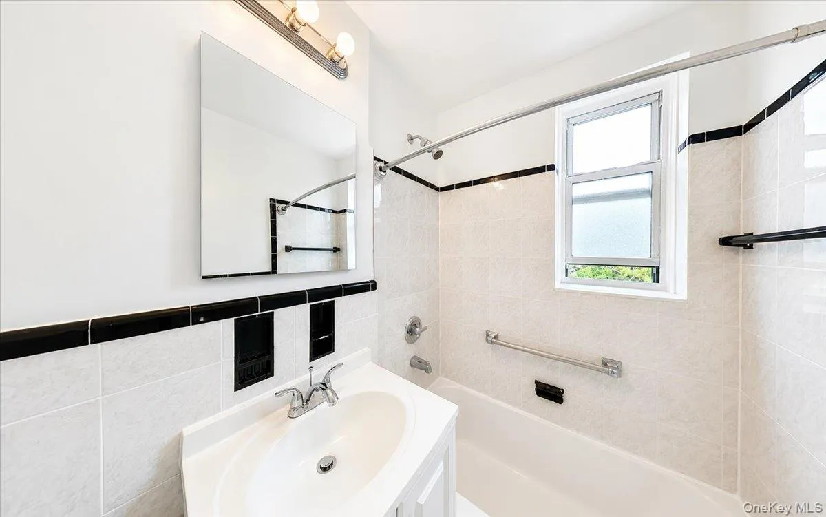 82-40 Austin Street, New York, NY, 1 Bedroom Bedrooms, 4 Rooms Rooms,1 BathroomBathrooms,Residential Lease,For Rent,Austin,0,1033365 82-40 Austin Street, New York, NY, 1 Bedroom Bedrooms, 4 Rooms Rooms,1 BathroomBathrooms,Residential Lease,For Rent,Austin,0,1033365
