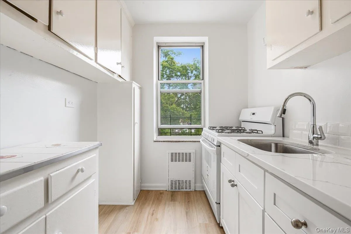 82-40 Austin Street, New York, NY, 1 Bedroom Bedrooms, 4 Rooms Rooms,1 BathroomBathrooms,Residential Lease,For Rent,Austin,0,1033365 82-40 Austin Street, New York, NY, 1 Bedroom Bedrooms, 4 Rooms Rooms,1 BathroomBathrooms,Residential Lease,For Rent,Austin,0,1033365