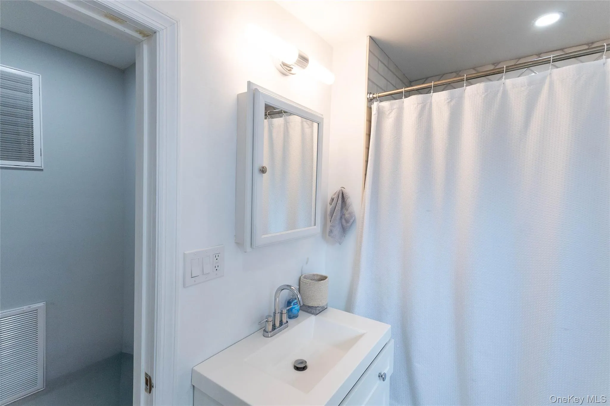 55 Henry Street, Hempstead, NY, 4 Bedrooms Bedrooms, 7 Rooms Rooms,2 BathroomsBathrooms,Residential Lease,For Rent,Henry,0,1033366 55 Henry Street, Hempstead, NY, 4 Bedrooms Bedrooms, 7 Rooms Rooms,2 BathroomsBathrooms,Residential Lease,For Rent,Henry,0,1033366