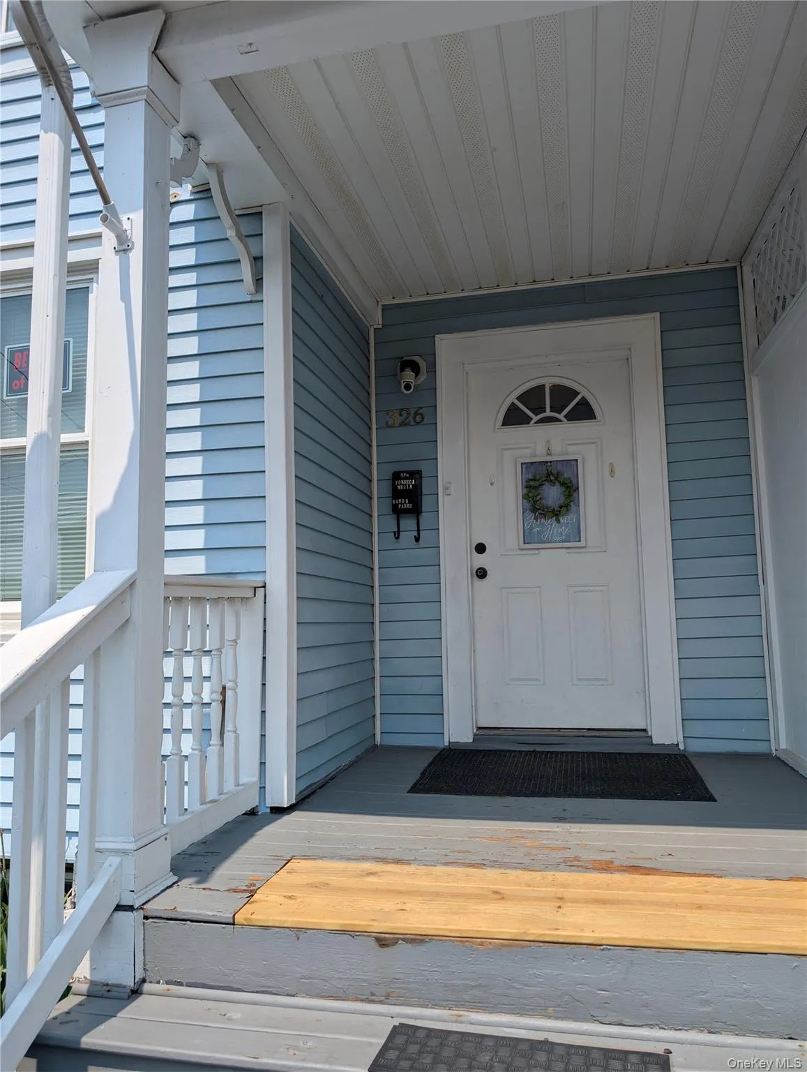 Covered entrance Covered entrance