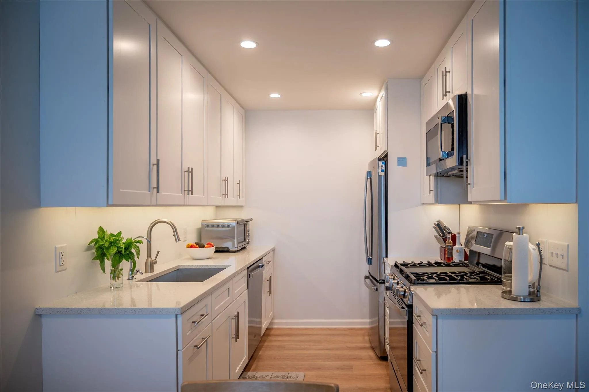 New kitchen w/stainless steel appliances New kitchen w/stainless steel appliances