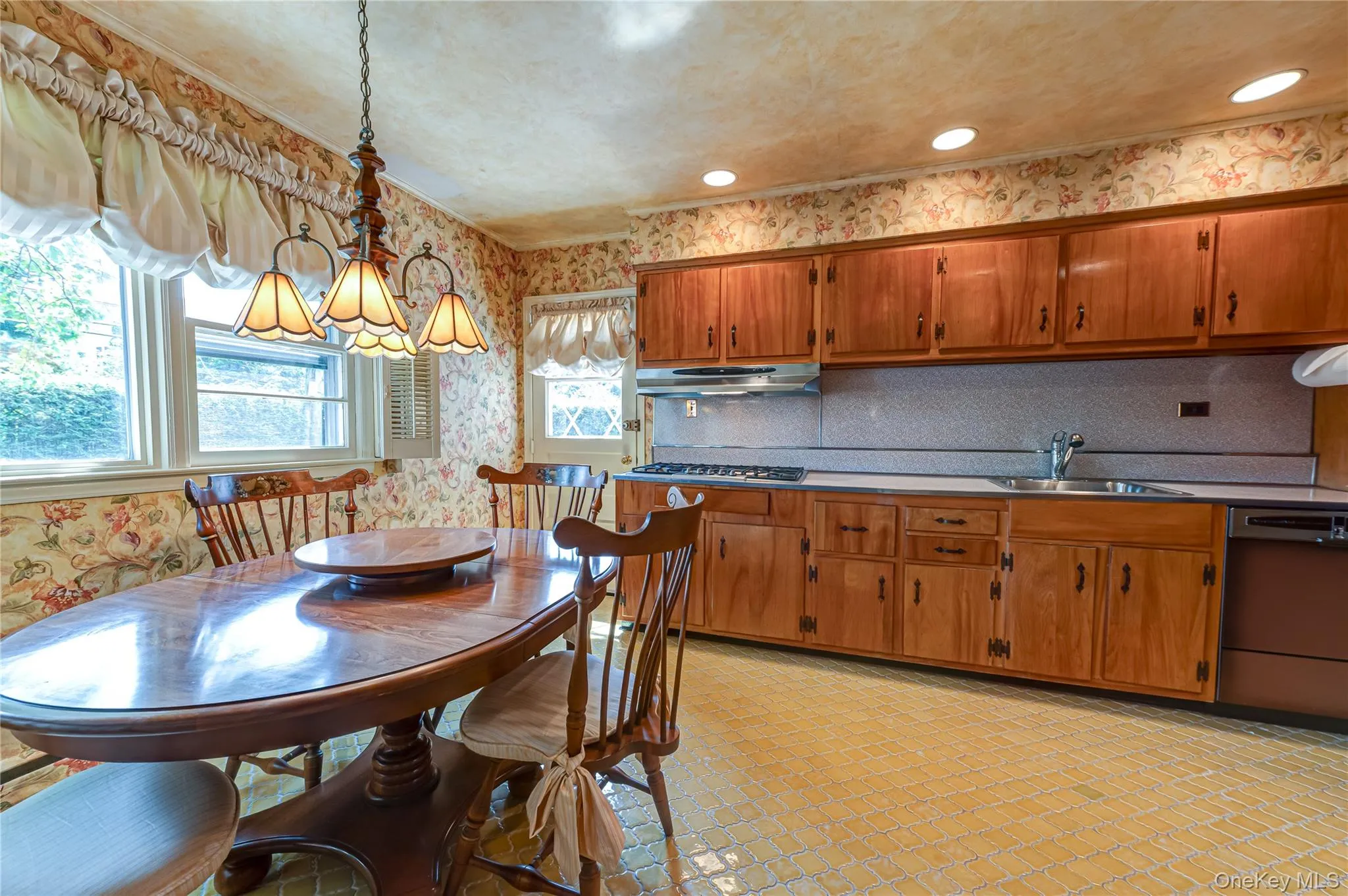 27 Ann Drive, Oyster Bay, NY, 3 Bedrooms Bedrooms, 11 Rooms Rooms,2 BathroomsBathrooms,Residential,For Rent,Ann,0,1033385 27 Ann Drive, Oyster Bay, NY, 3 Bedrooms Bedrooms, 11 Rooms Rooms,2 BathroomsBathrooms,Residential,For Rent,Ann,0,1033385