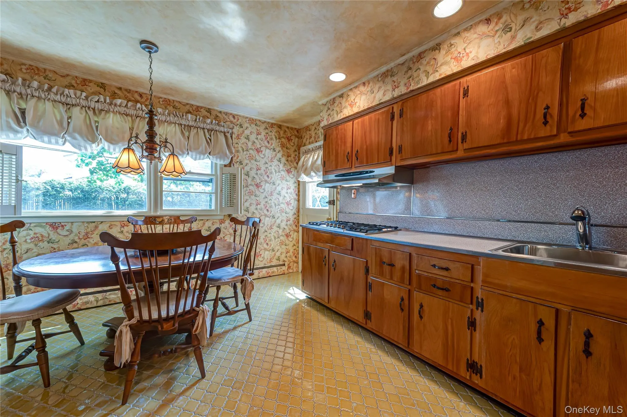 27 Ann Drive, Oyster Bay, NY, 3 Bedrooms Bedrooms, 11 Rooms Rooms,2 BathroomsBathrooms,Residential,For Rent,Ann,0,1033385 27 Ann Drive, Oyster Bay, NY, 3 Bedrooms Bedrooms, 11 Rooms Rooms,2 BathroomsBathrooms,Residential,For Rent,Ann,0,1033385