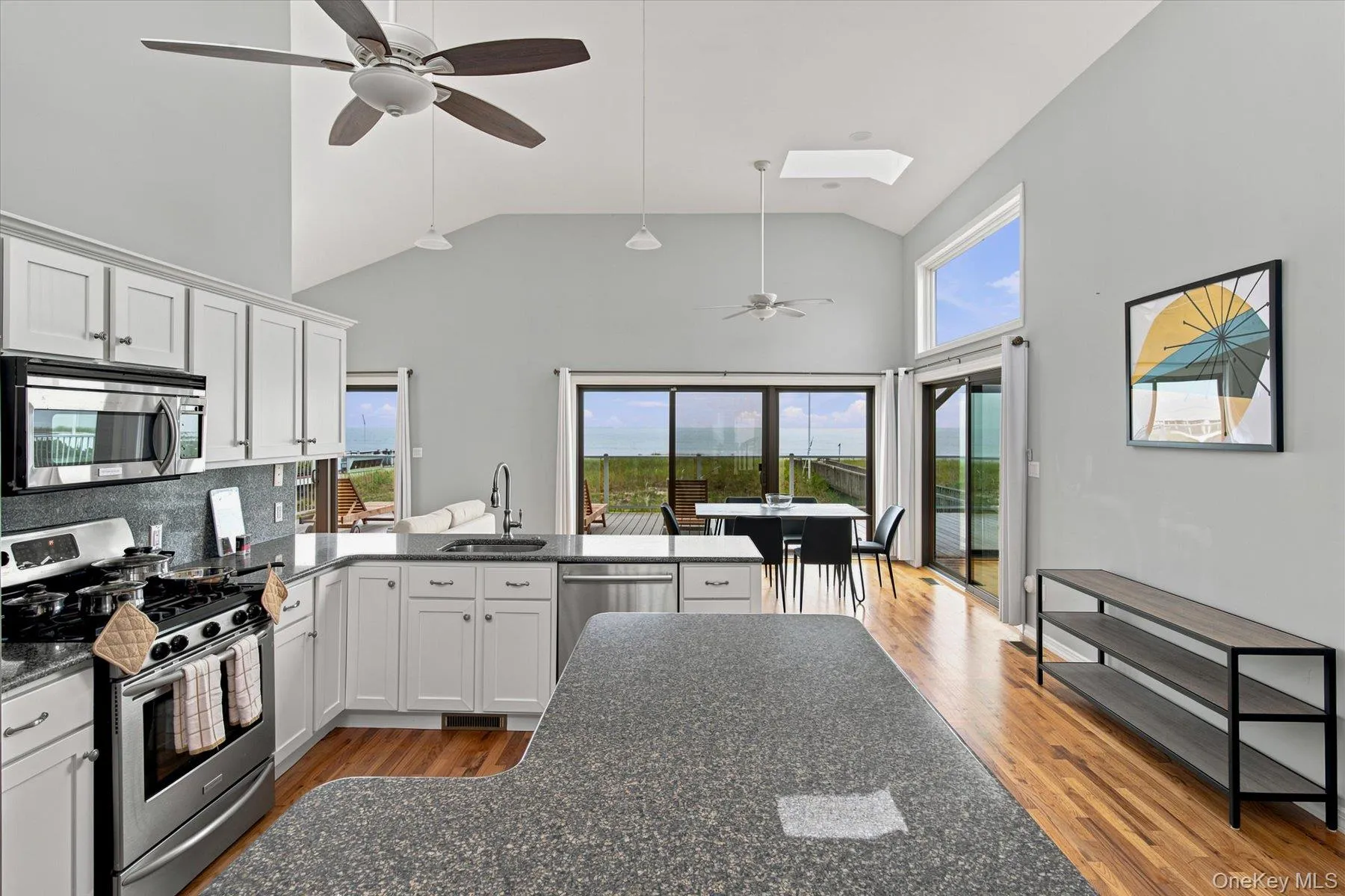 717 Dune Road, Southampton, NY, 3 Bedrooms Bedrooms, 8 Rooms Rooms,2 BathroomsBathrooms,Residential Lease,For Rent,Dune,0,1033391 717 Dune Road, Southampton, NY, 3 Bedrooms Bedrooms, 8 Rooms Rooms,2 BathroomsBathrooms,Residential Lease,For Rent,Dune,0,1033391