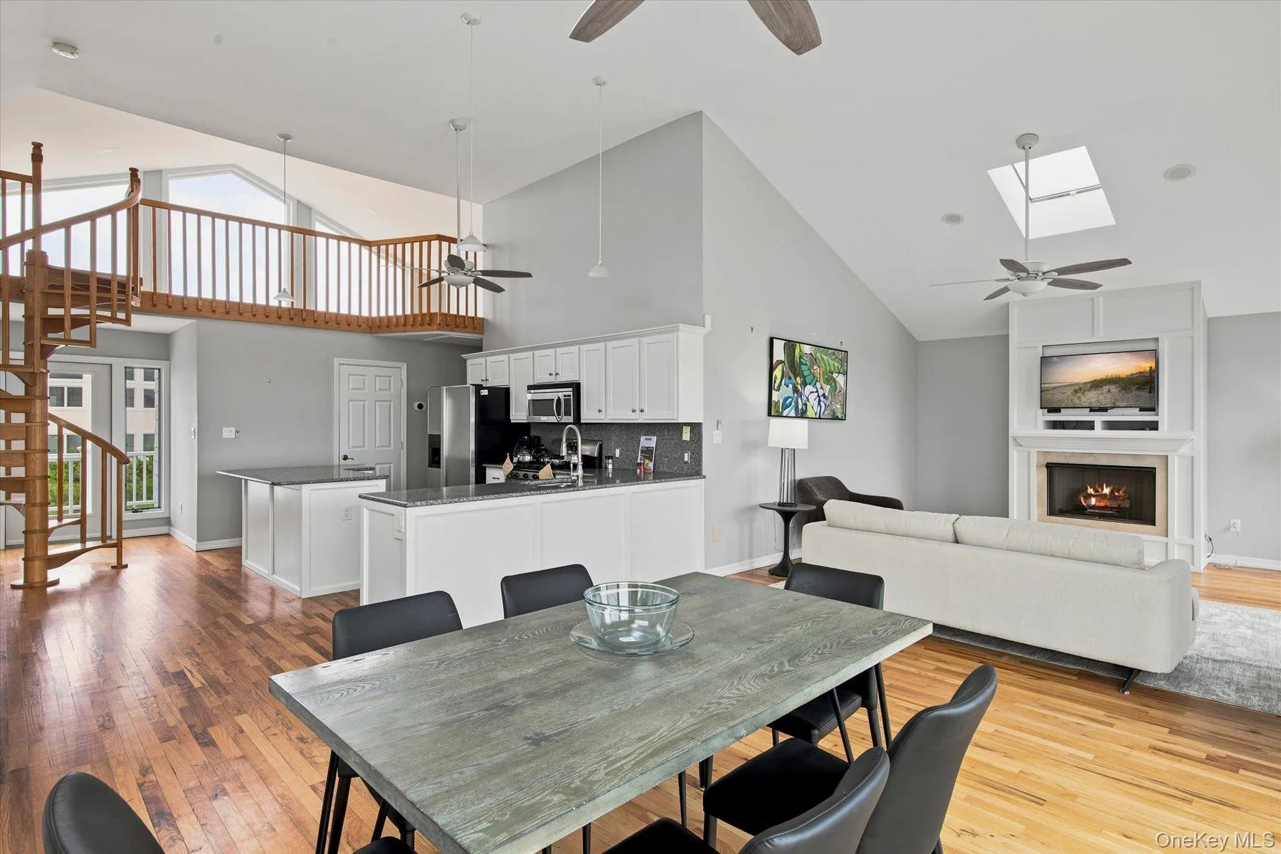 717 Dune Road, Southampton, NY, 3 Bedrooms Bedrooms, 8 Rooms Rooms,2 BathroomsBathrooms,Residential Lease,For Rent,Dune,0,1033391 717 Dune Road, Southampton, NY, 3 Bedrooms Bedrooms, 8 Rooms Rooms,2 BathroomsBathrooms,Residential Lease,For Rent,Dune,0,1033391