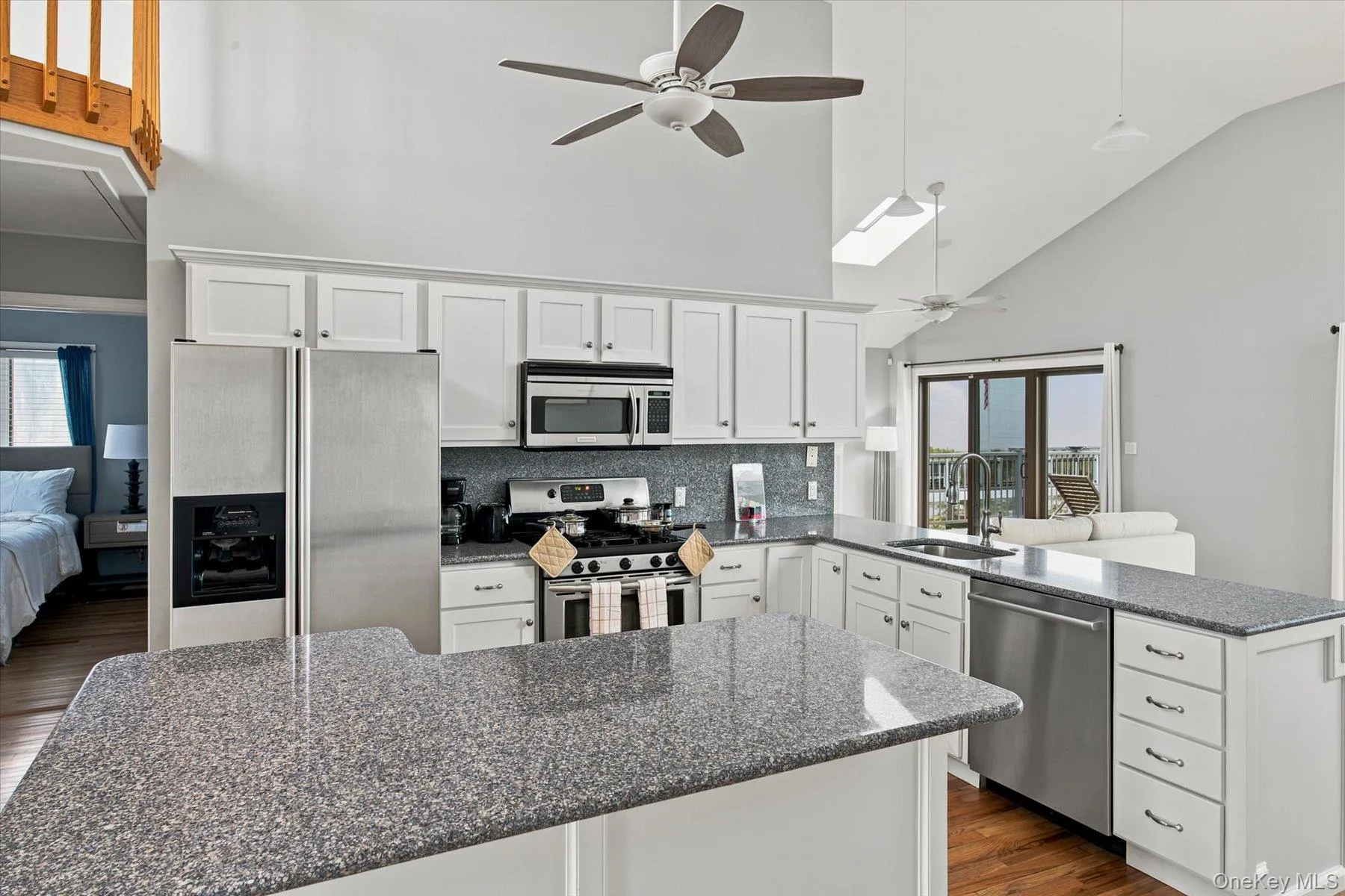 717 Dune Road, Southampton, NY, 3 Bedrooms Bedrooms, 8 Rooms Rooms,2 BathroomsBathrooms,Residential Lease,For Rent,Dune,0,1033391 717 Dune Road, Southampton, NY, 3 Bedrooms Bedrooms, 8 Rooms Rooms,2 BathroomsBathrooms,Residential Lease,For Rent,Dune,0,1033391