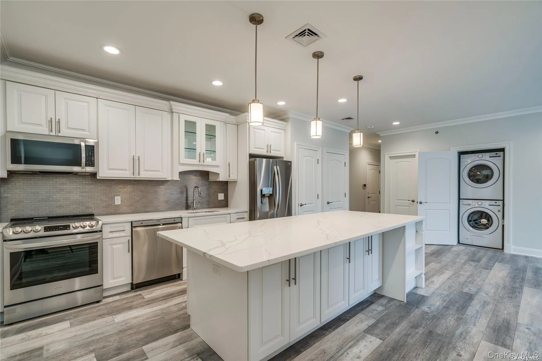 110 New York Avenue, Huntington, NY, 2 Bedrooms Bedrooms, 4 Rooms Rooms,2 BathroomsBathrooms,Residential Lease,For Rent,New York,0,1033395 110 New York Avenue, Huntington, NY, 2 Bedrooms Bedrooms, 4 Rooms Rooms,2 BathroomsBathrooms,Residential Lease,For Rent,New York,0,1033395