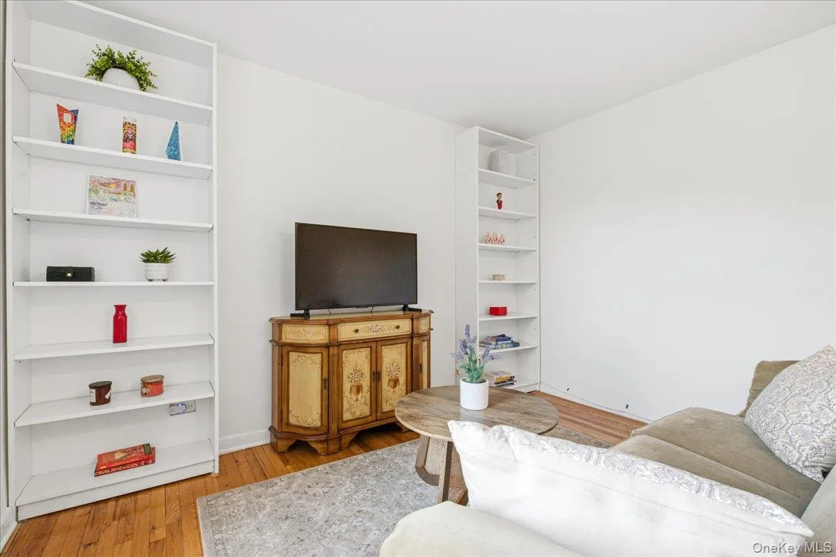 84-50 169th Street, New York, NY, 1 Bedroom Bedrooms, 4 Rooms Rooms,1 BathroomBathrooms,Residential,For Rent,169th,0,1033410 84-50 169th Street, New York, NY, 1 Bedroom Bedrooms, 4 Rooms Rooms,1 BathroomBathrooms,Residential,For Rent,169th,0,1033410