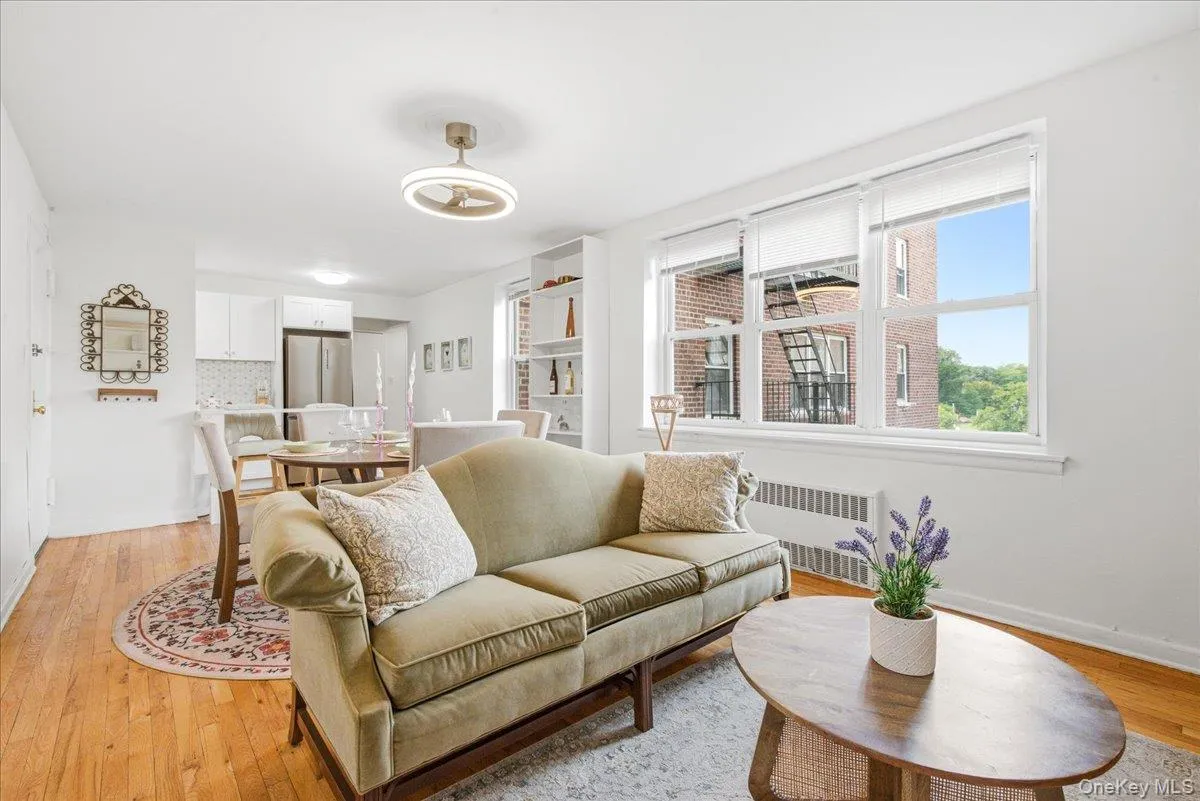 84-50 169th Street, New York, NY, 1 Bedroom Bedrooms, 4 Rooms Rooms,1 BathroomBathrooms,Residential,For Rent,169th,0,1033410 84-50 169th Street, New York, NY, 1 Bedroom Bedrooms, 4 Rooms Rooms,1 BathroomBathrooms,Residential,For Rent,169th,0,1033410
