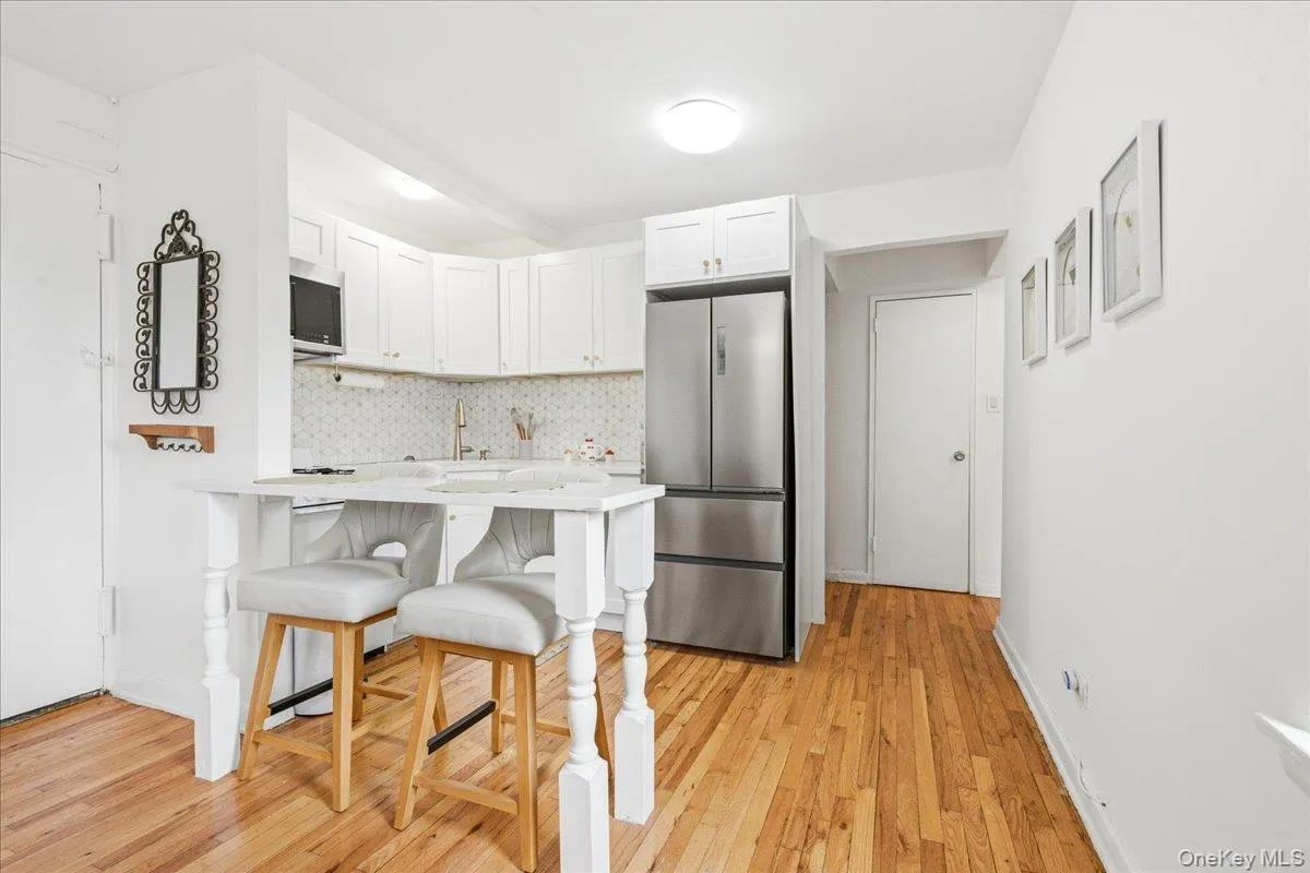 84-50 169th Street, New York, NY, 1 Bedroom Bedrooms, 4 Rooms Rooms,1 BathroomBathrooms,Residential,For Rent,169th,0,1033410 84-50 169th Street, New York, NY, 1 Bedroom Bedrooms, 4 Rooms Rooms,1 BathroomBathrooms,Residential,For Rent,169th,0,1033410