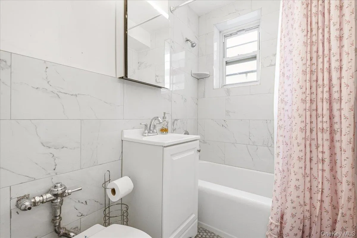 84-50 169th Street, New York, NY, 1 Bedroom Bedrooms, 4 Rooms Rooms,1 BathroomBathrooms,Residential,For Rent,169th,0,1033410 84-50 169th Street, New York, NY, 1 Bedroom Bedrooms, 4 Rooms Rooms,1 BathroomBathrooms,Residential,For Rent,169th,0,1033410