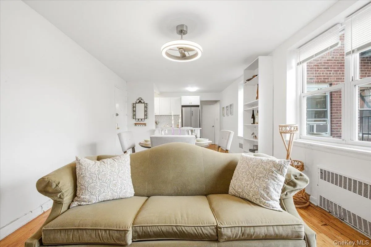 84-50 169th Street, New York, NY, 1 Bedroom Bedrooms, 4 Rooms Rooms,1 BathroomBathrooms,Residential,For Rent,169th,0,1033410 84-50 169th Street, New York, NY, 1 Bedroom Bedrooms, 4 Rooms Rooms,1 BathroomBathrooms,Residential,For Rent,169th,0,1033410