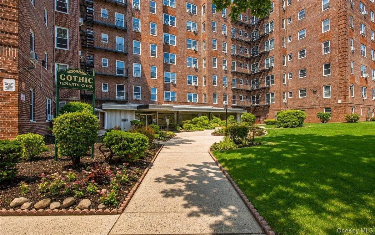 84-50 169th Street, New York, NY, 1 Bedroom Bedrooms, 4 Rooms Rooms,1 BathroomBathrooms,Residential,For Rent,169th,0,1033410 84-50 169th Street, New York, NY, 1 Bedroom Bedrooms, 4 Rooms Rooms,1 BathroomBathrooms,Residential,For Rent,169th,0,1033410
