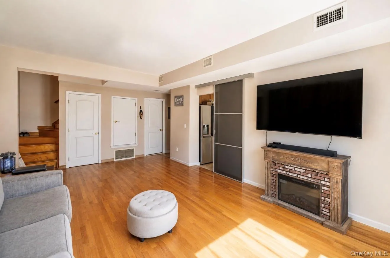 1467 Royce Street, New York, NY, 2 Bedrooms Bedrooms, 6 Rooms Rooms,2 BathroomsBathrooms,Residential,For Rent,Royce,0,1033412 1467 Royce Street, New York, NY, 2 Bedrooms Bedrooms, 6 Rooms Rooms,2 BathroomsBathrooms,Residential,For Rent,Royce,0,1033412
