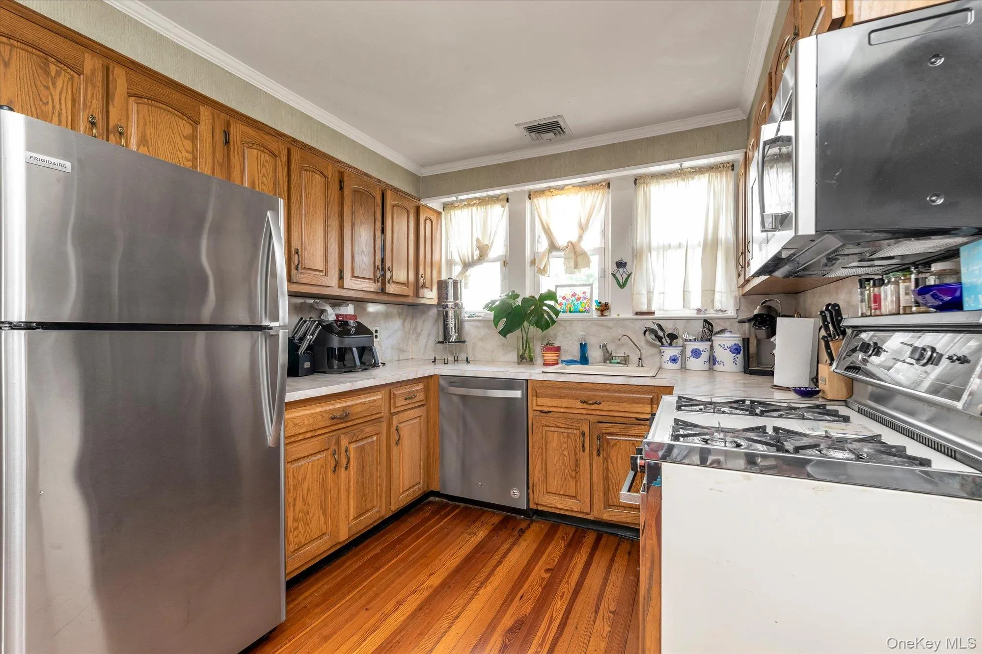 57 Raymond Street, Hempstead, NY, 3 Bedrooms Bedrooms, 7 Rooms Rooms,2 BathroomsBathrooms,Residential,For Rent,Raymond,0,1033414 57 Raymond Street, Hempstead, NY, 3 Bedrooms Bedrooms, 7 Rooms Rooms,2 BathroomsBathrooms,Residential,For Rent,Raymond,0,1033414