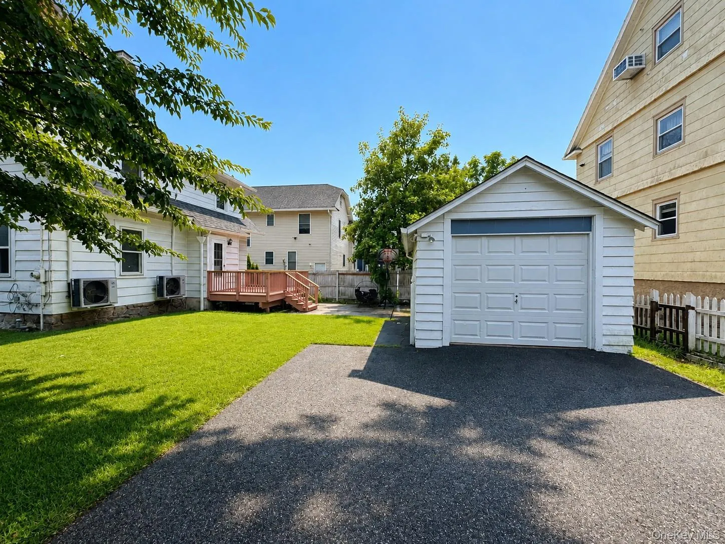 Detached 1 car garage plus additional parking in driveway Detached 1 car garage plus additional parking in driveway