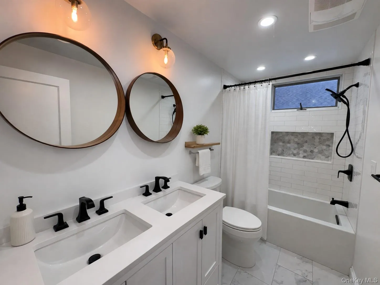 Gorgeous newly renovated hall bath shared by bedrooms 1-4 Gorgeous newly renovated hall bath shared by bedrooms 1-4