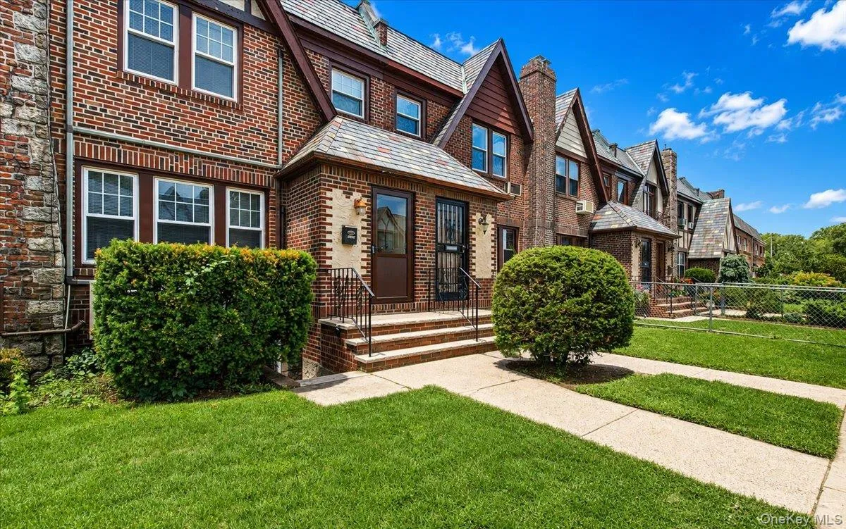 85-26 67th Road, New York, NY, 3 Bedrooms Bedrooms, 10 Rooms Rooms,1 BathroomBathrooms,Residential,For Rent,67th,0,1033434 85-26 67th Road, New York, NY, 3 Bedrooms Bedrooms, 10 Rooms Rooms,1 BathroomBathrooms,Residential,For Rent,67th,0,1033434