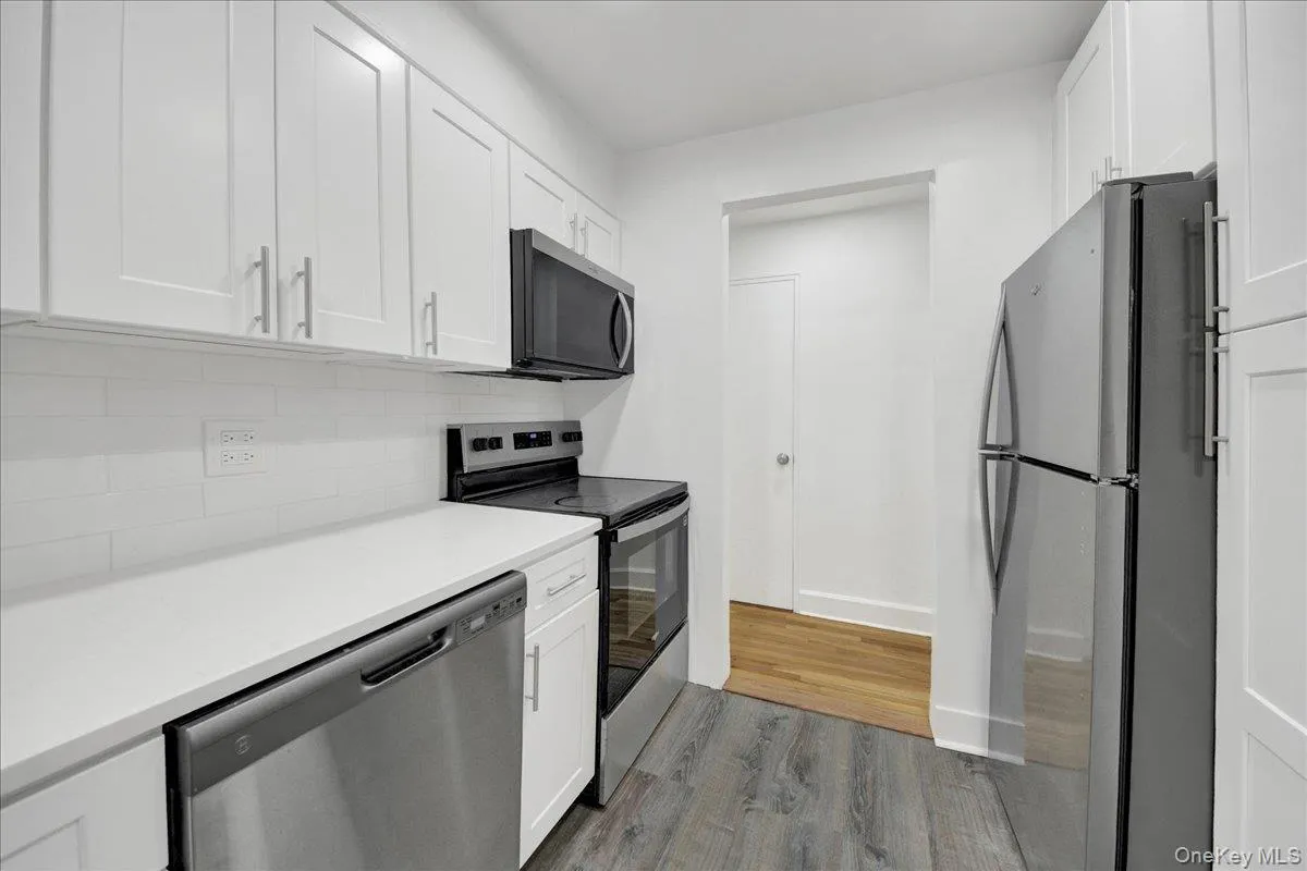 3840 Greystone Avenue, New York, NY, 1 Bedroom Bedrooms, 4 Rooms Rooms,1 BathroomBathrooms,Residential,For Rent,Greystone,0,1033441 3840 Greystone Avenue, New York, NY, 1 Bedroom Bedrooms, 4 Rooms Rooms,1 BathroomBathrooms,Residential,For Rent,Greystone,0,1033441