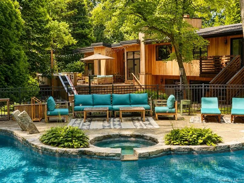 14 Tall Tree Court, Huntington, NY, 4 Bedrooms Bedrooms, 10 Rooms Rooms,3 BathroomsBathrooms,Residential Lease,For Rent,Tall Tree,0,1033442 14 Tall Tree Court, Huntington, NY, 4 Bedrooms Bedrooms, 10 Rooms Rooms,3 BathroomsBathrooms,Residential Lease,For Rent,Tall Tree,0,1033442