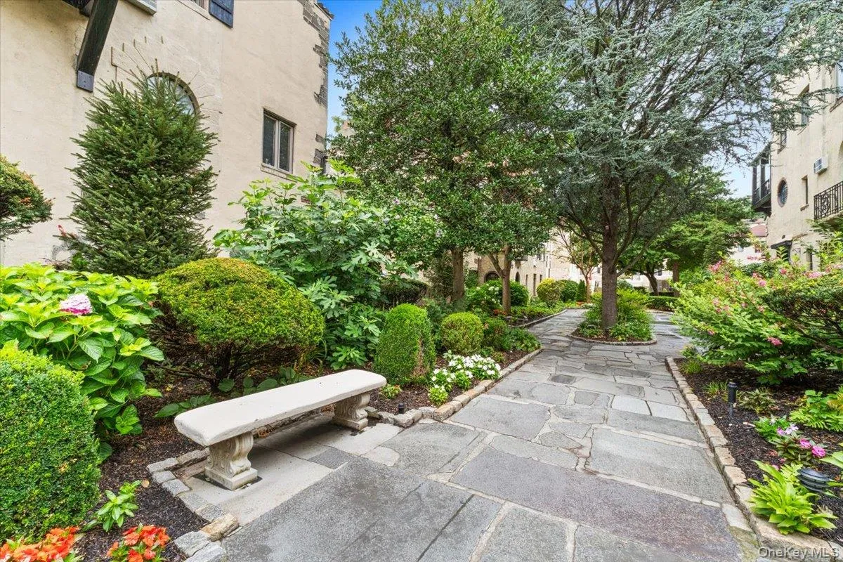 215 Middle Neck Road, North Hempstead, NY, 1 Bedroom Bedrooms, 4 Rooms Rooms,1 BathroomBathrooms,Residential,For Rent,Middle Neck,0,1033449 215 Middle Neck Road, North Hempstead, NY, 1 Bedroom Bedrooms, 4 Rooms Rooms,1 BathroomBathrooms,Residential,For Rent,Middle Neck,0,1033449