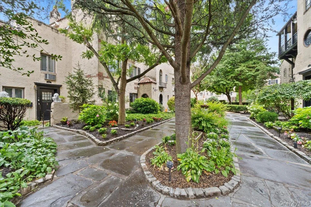 215 Middle Neck Road, North Hempstead, NY, 1 Bedroom Bedrooms, 4 Rooms Rooms,1 BathroomBathrooms,Residential,For Rent,Middle Neck,0,1033449 215 Middle Neck Road, North Hempstead, NY, 1 Bedroom Bedrooms, 4 Rooms Rooms,1 BathroomBathrooms,Residential,For Rent,Middle Neck,0,1033449