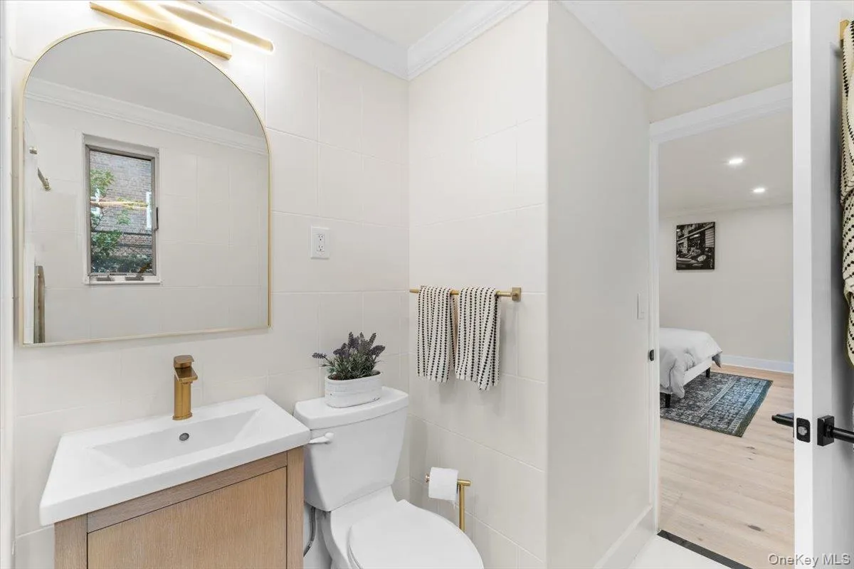215 Middle Neck Road, North Hempstead, NY, 1 Bedroom Bedrooms, 4 Rooms Rooms,1 BathroomBathrooms,Residential,For Rent,Middle Neck,0,1033449 215 Middle Neck Road, North Hempstead, NY, 1 Bedroom Bedrooms, 4 Rooms Rooms,1 BathroomBathrooms,Residential,For Rent,Middle Neck,0,1033449