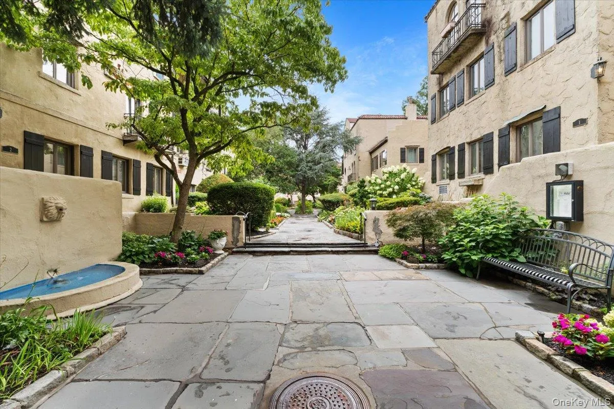 215 Middle Neck Road, North Hempstead, NY, 1 Bedroom Bedrooms, 4 Rooms Rooms,1 BathroomBathrooms,Residential,For Rent,Middle Neck,0,1033449 215 Middle Neck Road, North Hempstead, NY, 1 Bedroom Bedrooms, 4 Rooms Rooms,1 BathroomBathrooms,Residential,For Rent,Middle Neck,0,1033449