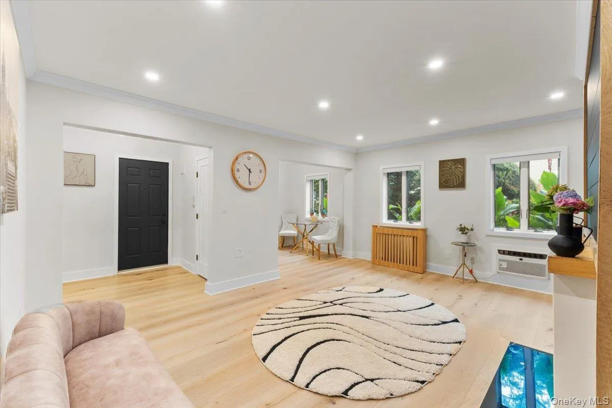 215 Middle Neck Road, North Hempstead, NY, 1 Bedroom Bedrooms, 4 Rooms Rooms,1 BathroomBathrooms,Residential,For Rent,Middle Neck,0,1033449 215 Middle Neck Road, North Hempstead, NY, 1 Bedroom Bedrooms, 4 Rooms Rooms,1 BathroomBathrooms,Residential,For Rent,Middle Neck,0,1033449