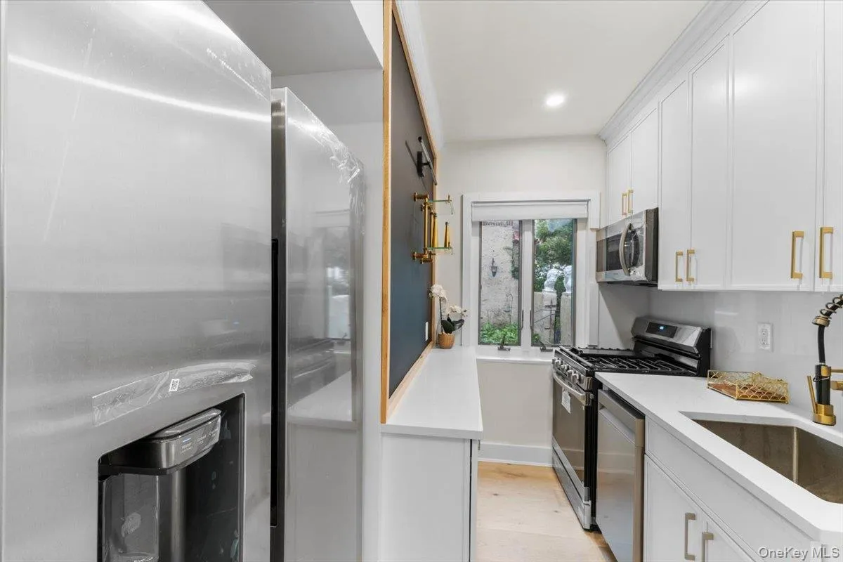 215 Middle Neck Road, North Hempstead, NY, 1 Bedroom Bedrooms, 4 Rooms Rooms,1 BathroomBathrooms,Residential,For Rent,Middle Neck,0,1033449 215 Middle Neck Road, North Hempstead, NY, 1 Bedroom Bedrooms, 4 Rooms Rooms,1 BathroomBathrooms,Residential,For Rent,Middle Neck,0,1033449