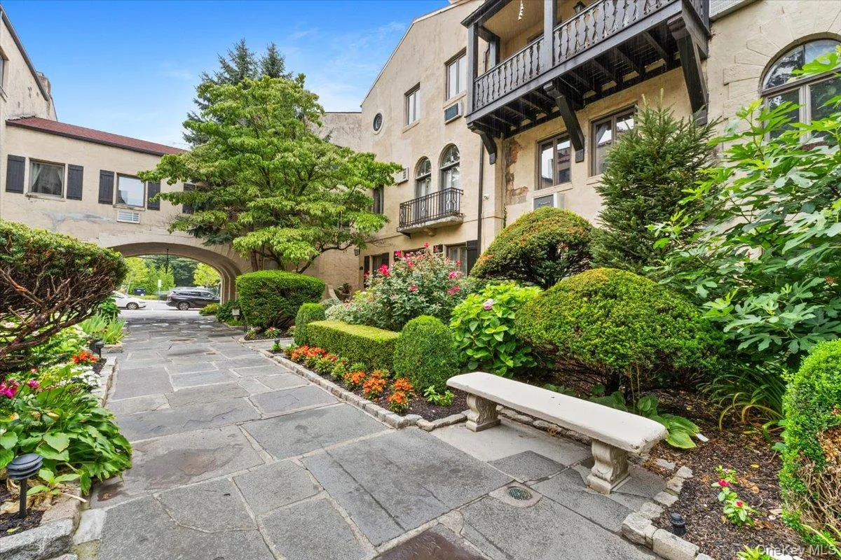 215 Middle Neck Road, North Hempstead, NY, 1 Bedroom Bedrooms, 4 Rooms Rooms,1 BathroomBathrooms,Residential,For Rent,Middle Neck,0,1033449 215 Middle Neck Road, North Hempstead, NY, 1 Bedroom Bedrooms, 4 Rooms Rooms,1 BathroomBathrooms,Residential,For Rent,Middle Neck,0,1033449