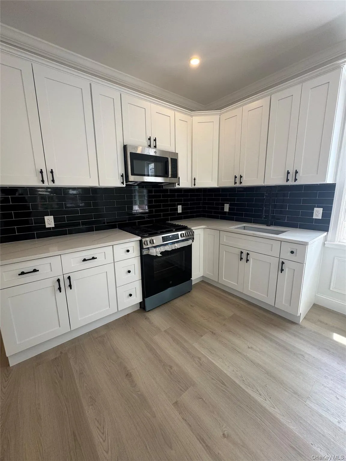 4370 Edson Avenue, New York, NY, 3 Bedrooms Bedrooms, 5 Rooms Rooms,1 BathroomBathrooms,Residential Lease,For Rent,Edson,0,1033452 4370 Edson Avenue, New York, NY, 3 Bedrooms Bedrooms, 5 Rooms Rooms,1 BathroomBathrooms,Residential Lease,For Rent,Edson,0,1033452