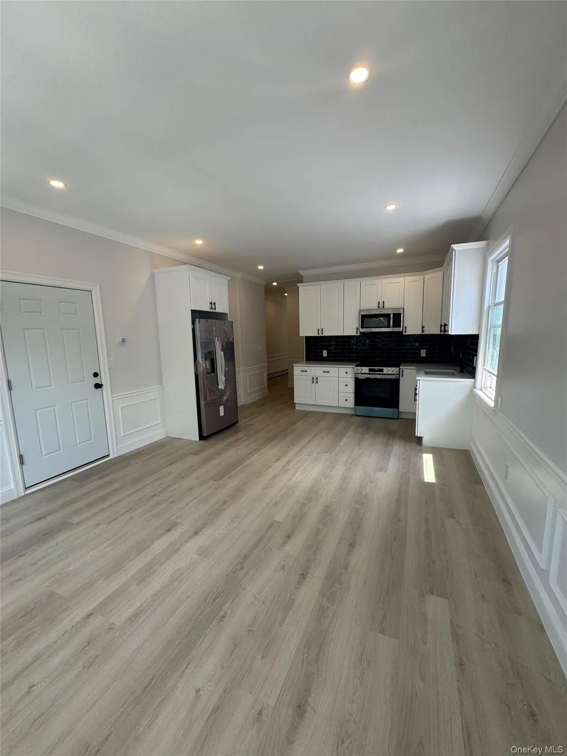 4370 Edson Avenue, New York, NY, 3 Bedrooms Bedrooms, 5 Rooms Rooms,1 BathroomBathrooms,Residential Lease,For Rent,Edson,0,1033452 4370 Edson Avenue, New York, NY, 3 Bedrooms Bedrooms, 5 Rooms Rooms,1 BathroomBathrooms,Residential Lease,For Rent,Edson,0,1033452