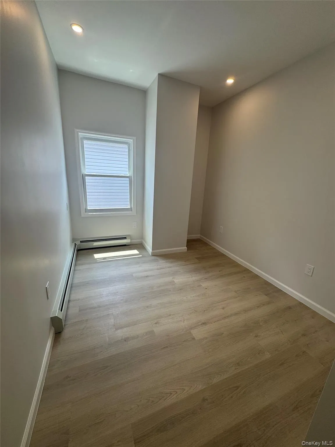 4370 Edson Avenue, New York, NY, 3 Bedrooms Bedrooms, 5 Rooms Rooms,1 BathroomBathrooms,Residential Lease,For Rent,Edson,0,1033452 4370 Edson Avenue, New York, NY, 3 Bedrooms Bedrooms, 5 Rooms Rooms,1 BathroomBathrooms,Residential Lease,For Rent,Edson,0,1033452