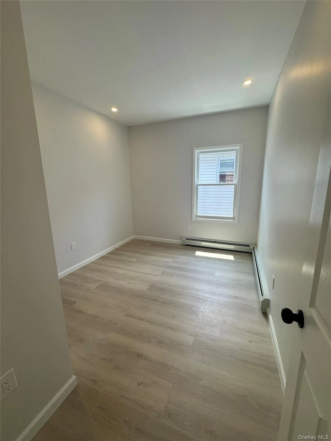 4370 Edson Avenue, New York, NY, 3 Bedrooms Bedrooms, 5 Rooms Rooms,1 BathroomBathrooms,Residential Lease,For Rent,Edson,0,1033452 4370 Edson Avenue, New York, NY, 3 Bedrooms Bedrooms, 5 Rooms Rooms,1 BathroomBathrooms,Residential Lease,For Rent,Edson,0,1033452